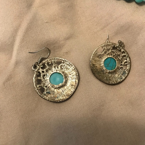 Faux Turquoise Desert 🌵 Necklace and Earring Set - New, Never worn - Picture 4 of 7